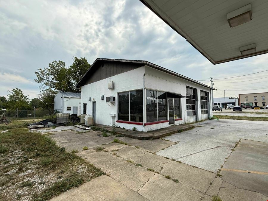 1,200 SF Retail Building For Lease in Nixa