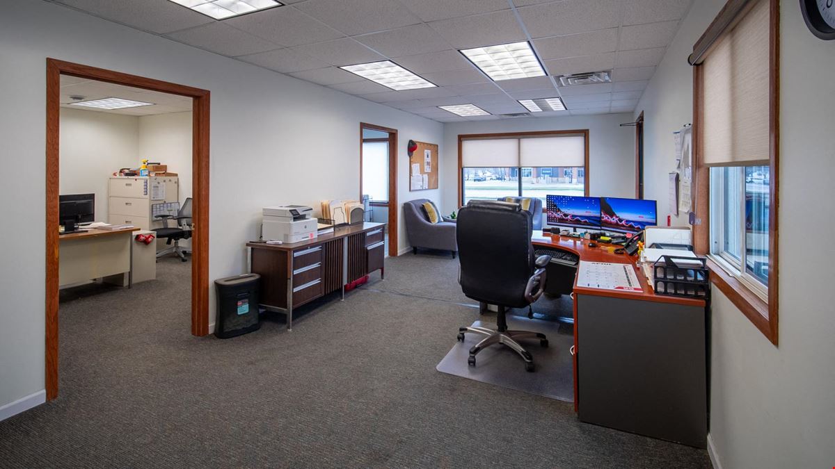 Turn key Professional Suite with Onsite Parking