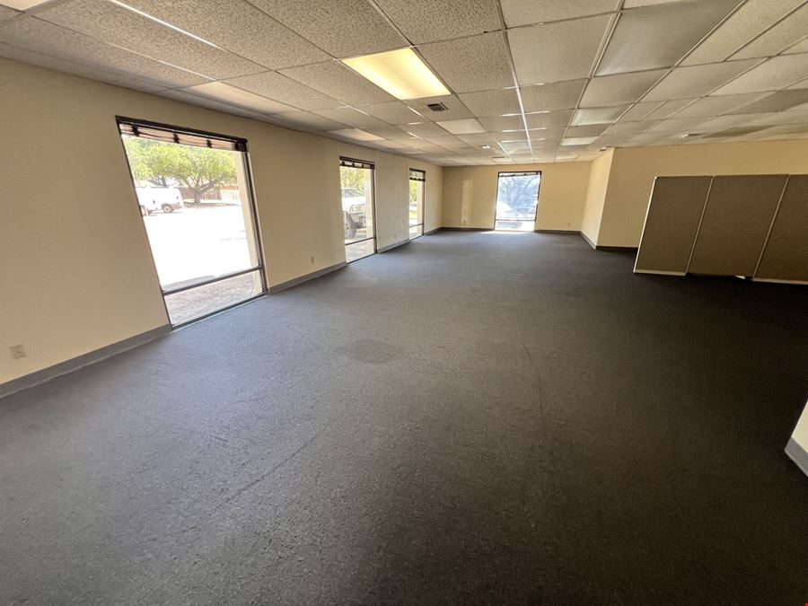 815 Trailwood Dr | Office