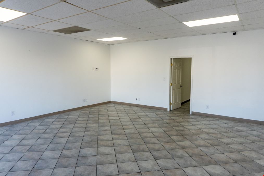 1,683 SF Retail Space | Tyler Square Shopping Center
