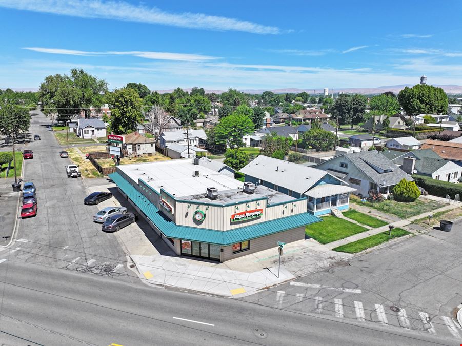 Multi-Tenant Retail Building