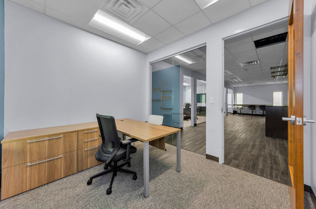 4,900sf Flex Space for Sublease in Largo, FL