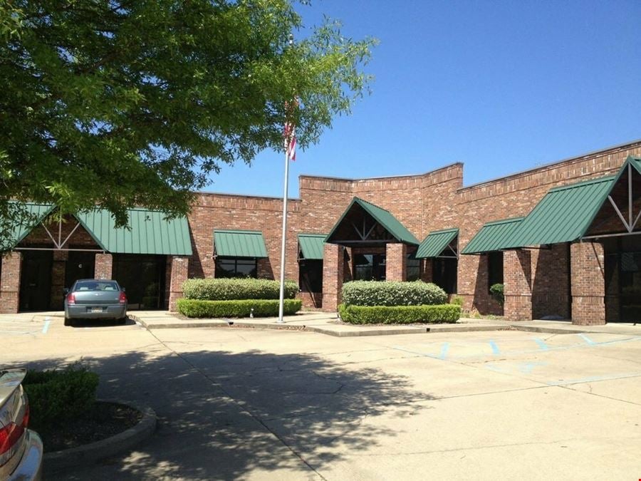 Building - 298 Commerce Park Drive