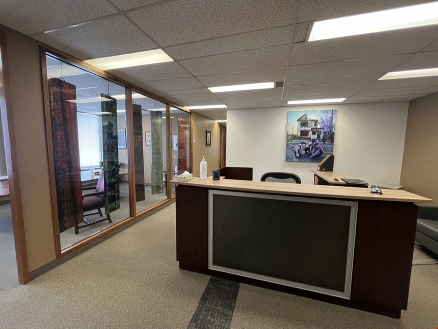 50 Queen Street N, Unit 820