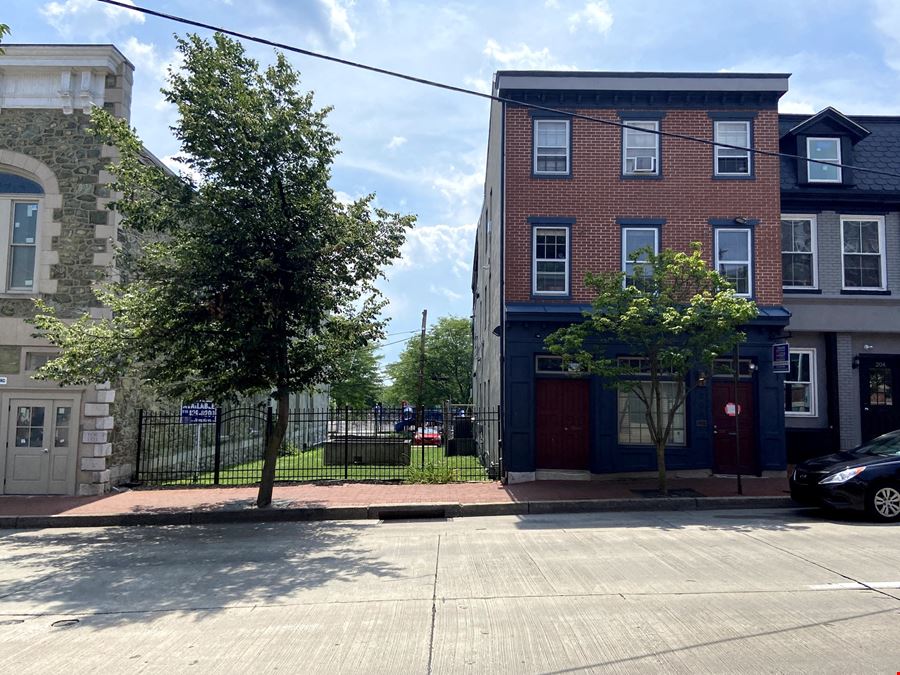 208-210 East Market Street