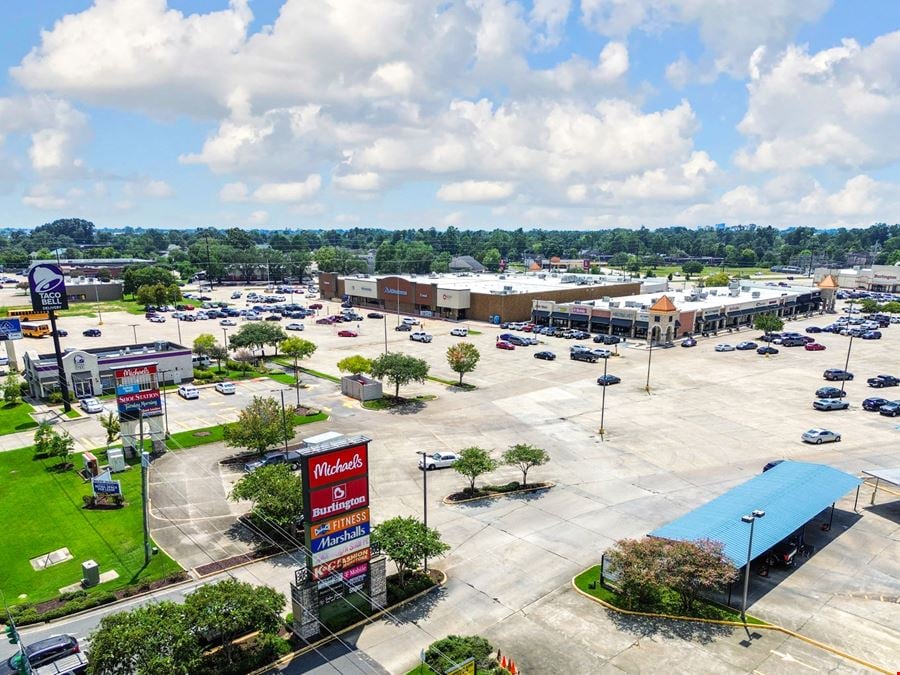 Hammond Aire Plaza: Highly Visible and Grocery-Anchored Retail