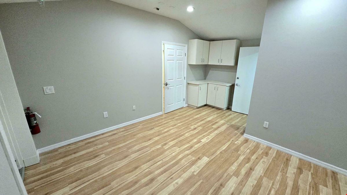 Freestanding Medical Office near Sarasota Memorial!