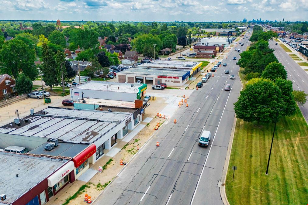 22220–22228 Gratiot Avenue (Units: 22220, 22224, 22228)