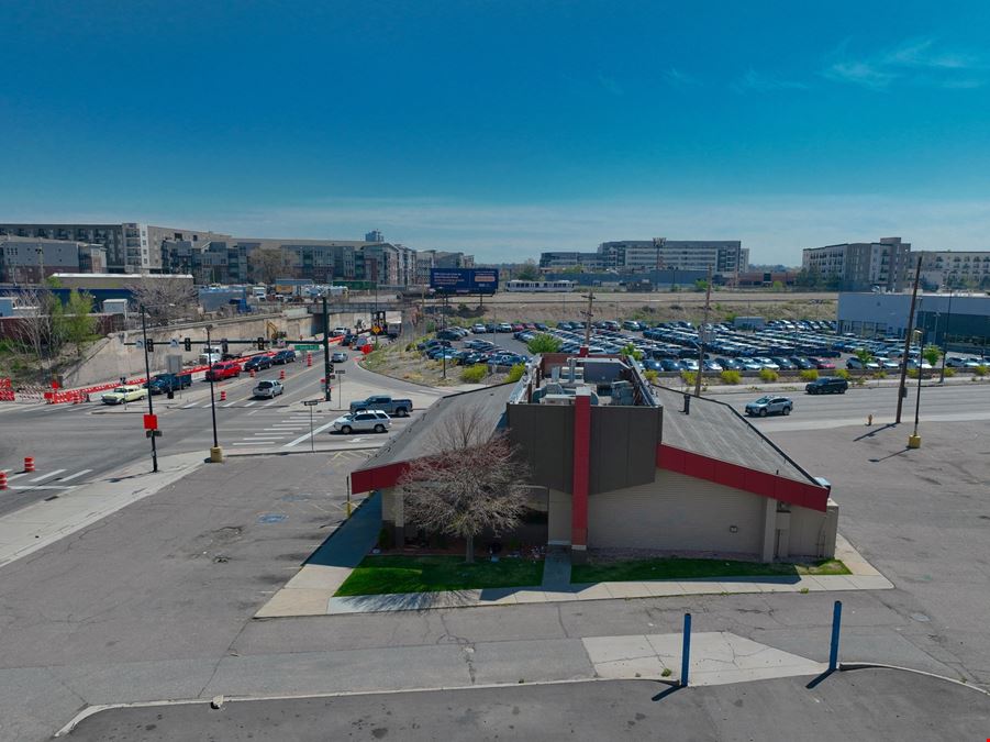 900 W Alameda Ave