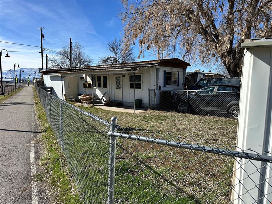 1033 S 4th St W