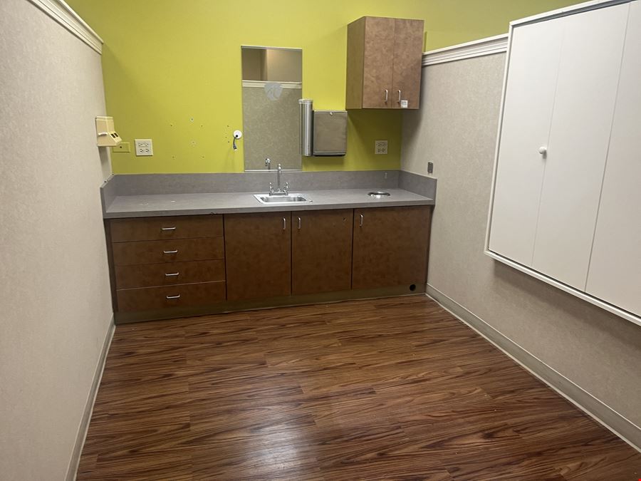 Barrington Rd Retail - Outlot to Kohl's