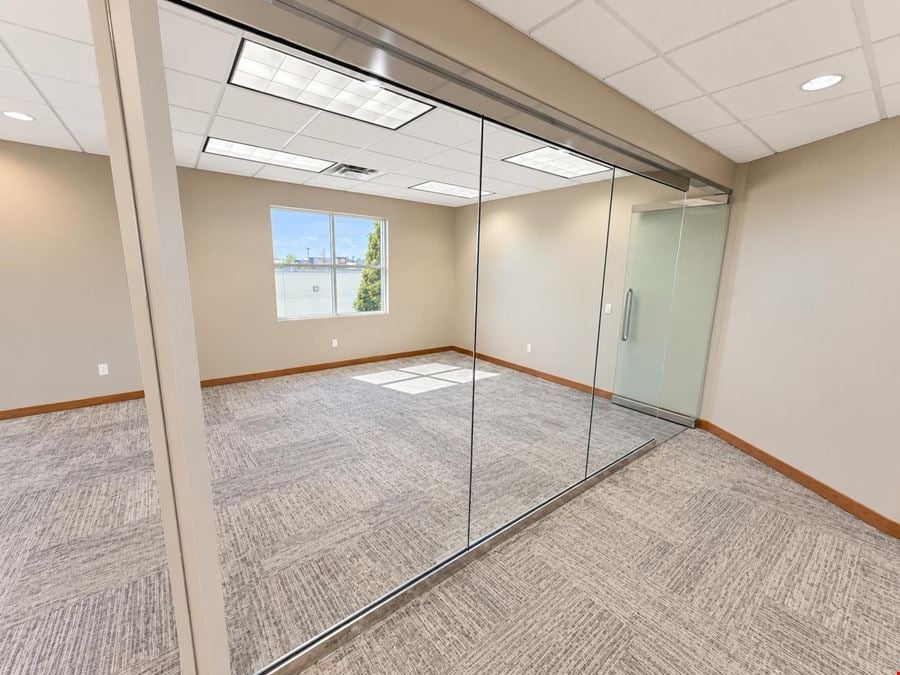 868 SF Corner Office Suite