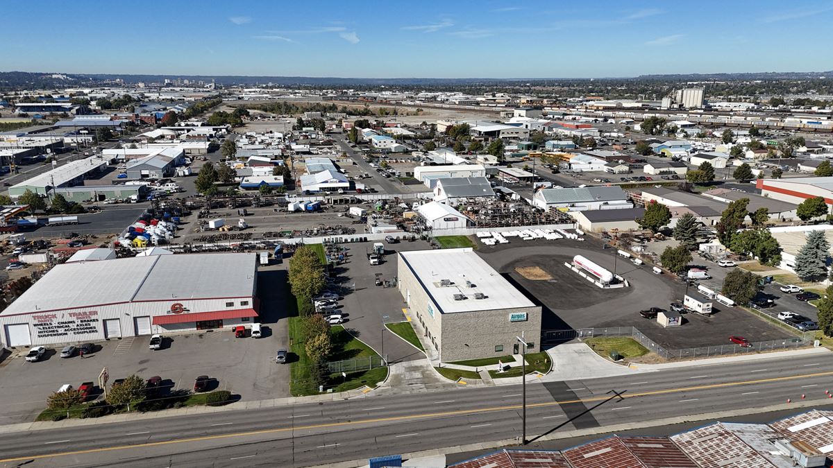 Industrial Warehouse & Showroom for Sublease