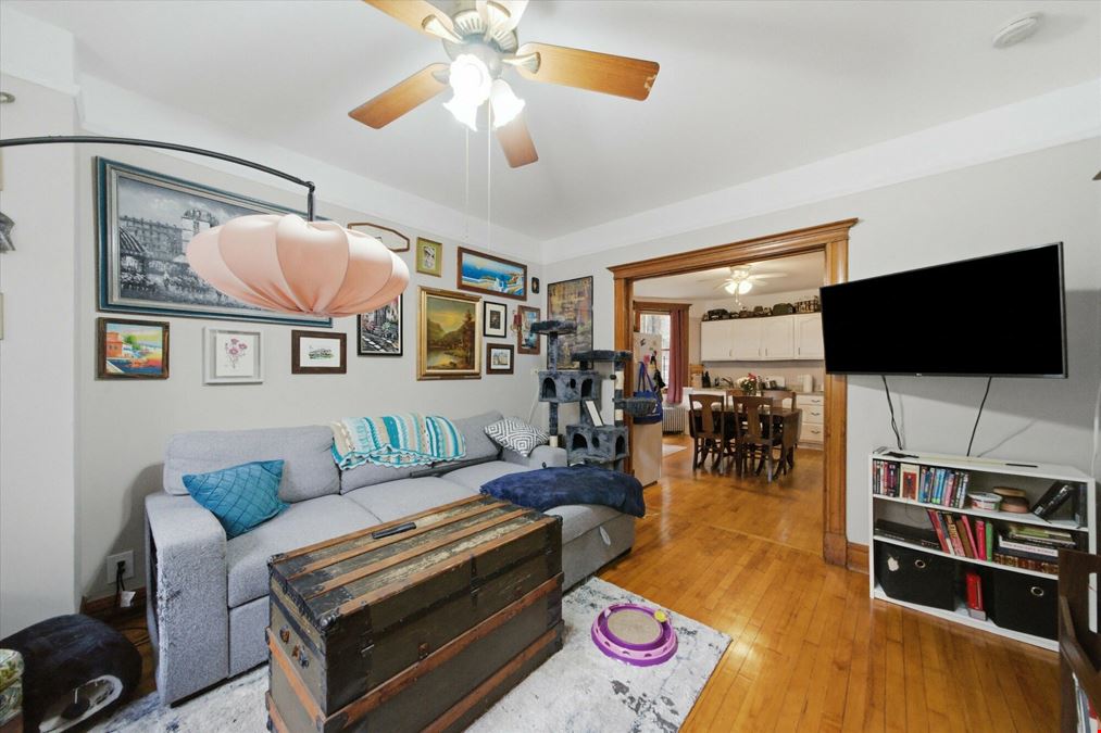 905 W Fletcher St, Chicago, IL 60657