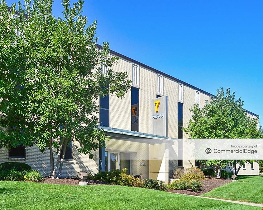 Cloverleaf Building 4