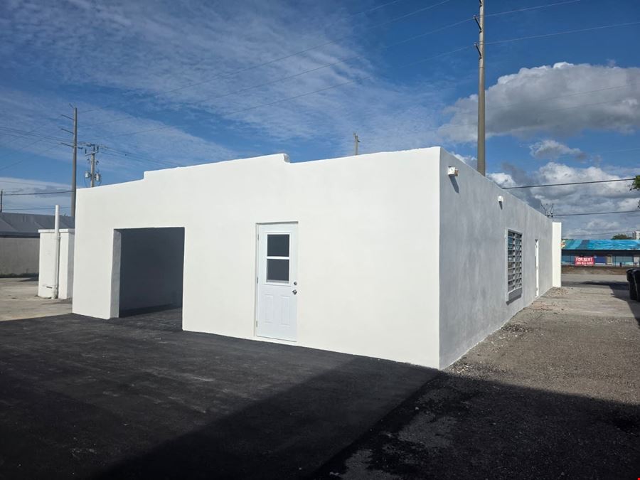 High-Visibility Dixie Highway Outside Storage & Retail Opportunity with New Roof