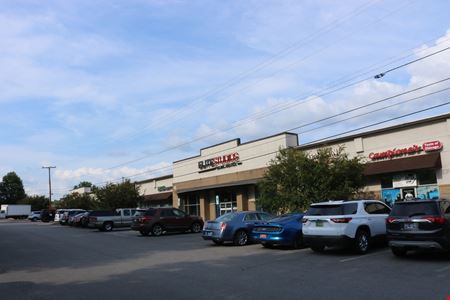 Preview of Retail space for Rent at 393 Maple St