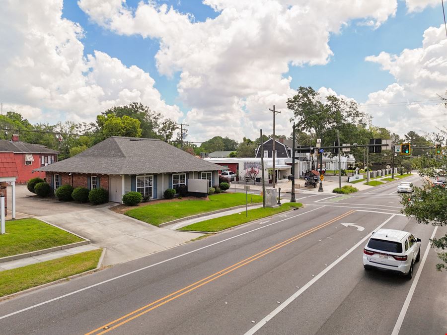 ±2,000 SF Office/Retail at Mid City Signaled Intersection