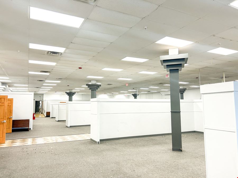 Nicholls Plaza: Commercial Suites for Lease along Visible Corridor