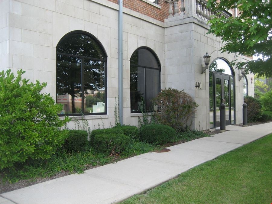 440 North Milwaukee Avenue Building For Lease