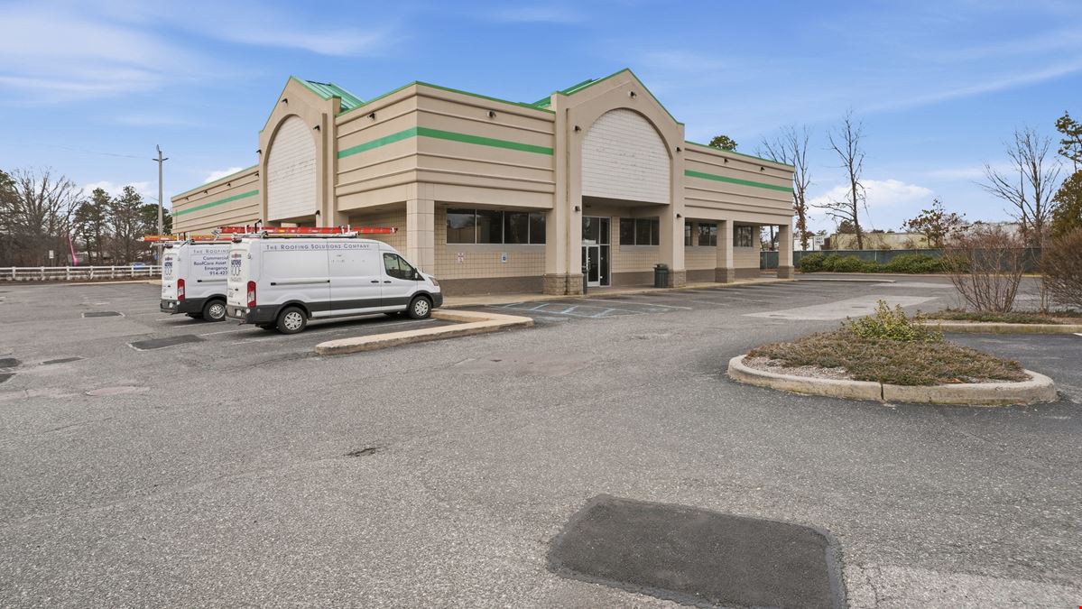 Vacant Dollar Tree