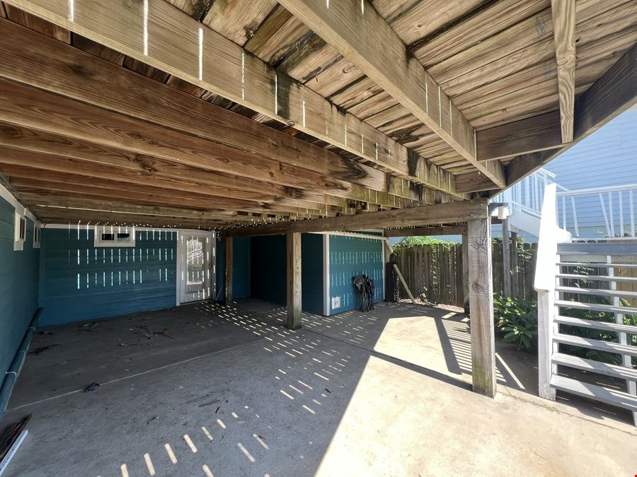 1623 Avenue N 1/2, Galveston 4-Plex Income Property Blocks from the Beach