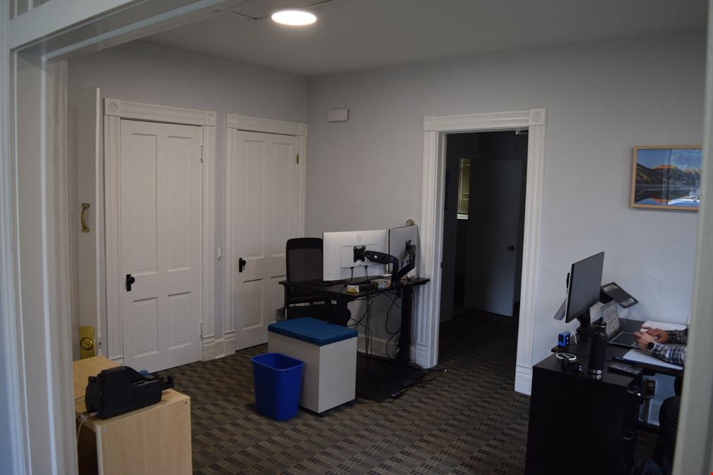Flexible leasing options: full building (up to ±4,144 SF)