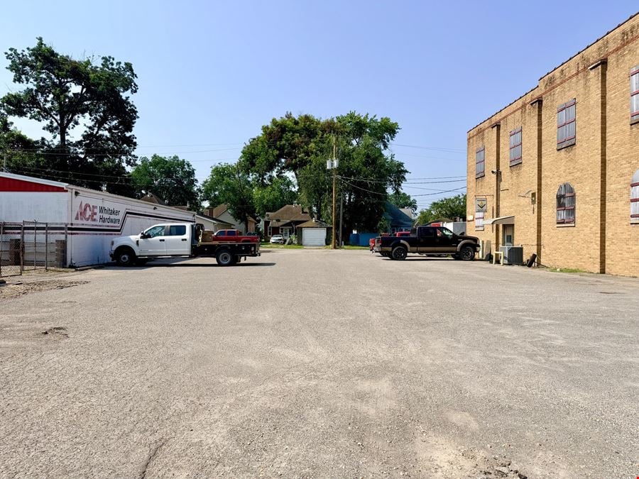 150 West Yoakum Avenue