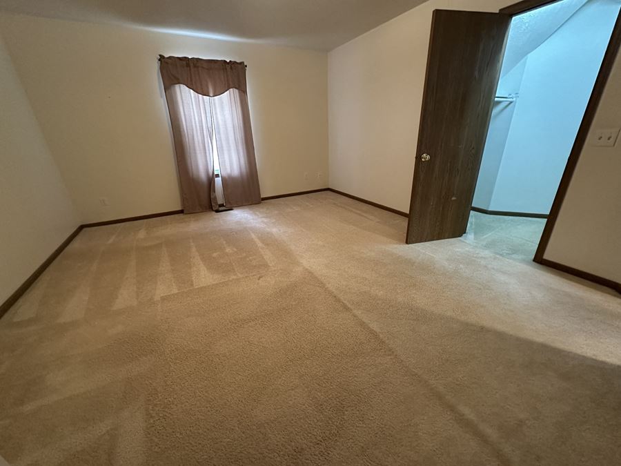 1,274 SF DUPLEX FOR LEASE
