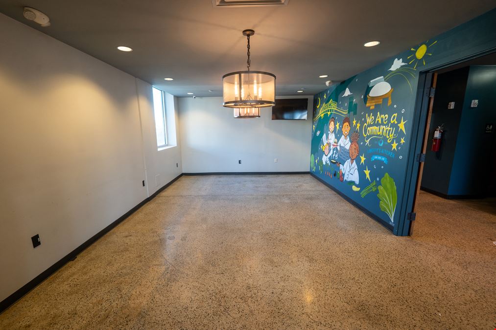 2nd Gen Retail F&B / Commissary Kitchen / Large Storage