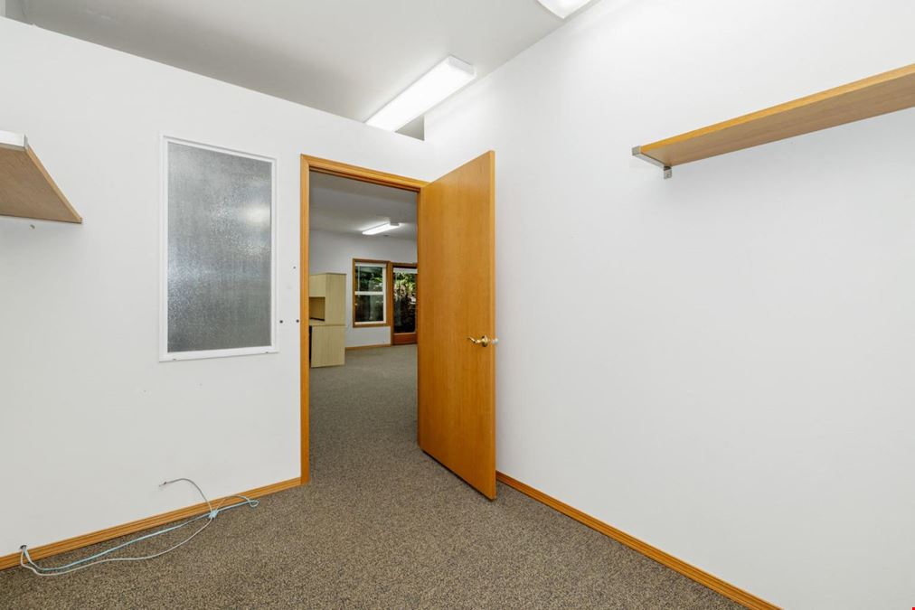 1550 Woodridge Dr SE