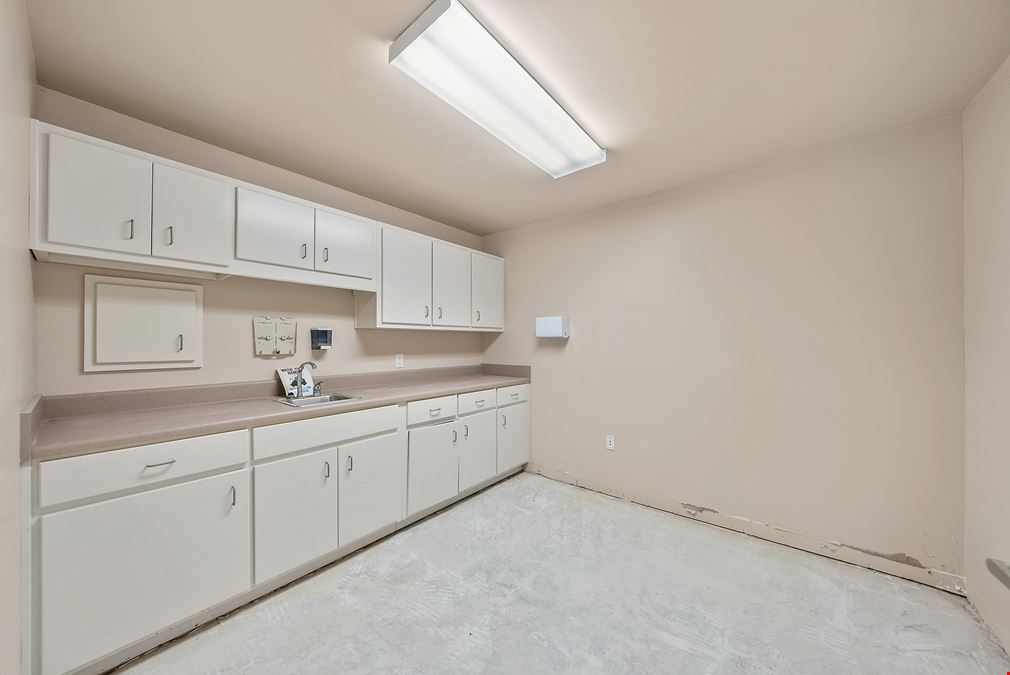 20,000 Former State of Florida Medical Services Office | Tyndall Parkway
