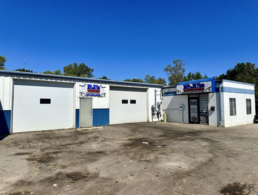 Industrial Zoned Warehouse in City of Lansing For Sale