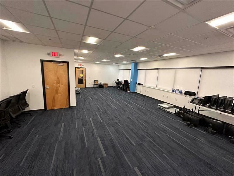 800 Regis Ave