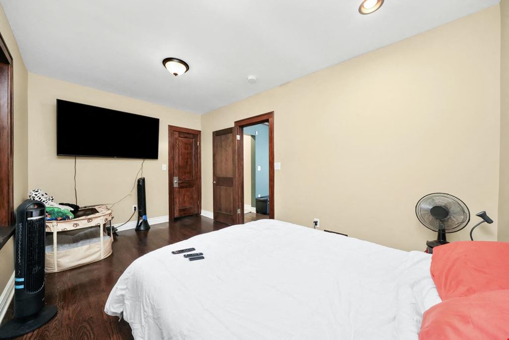 6933 S Washtenaw