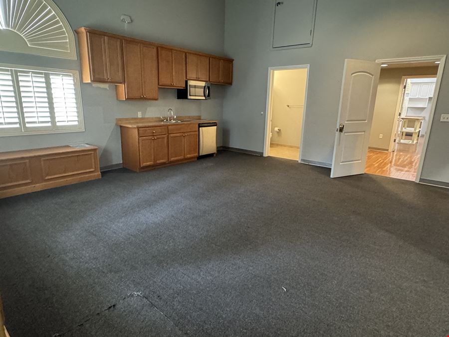 2405 W New Haven Ave