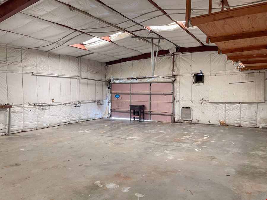 ±2,481 SF Commercial Building Near I-10 and Margaritaville Resort
