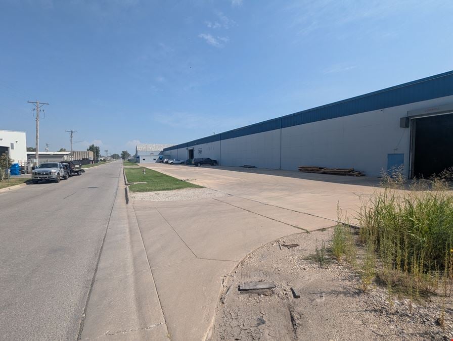 Heavy Manufacturing Warehouse for Lease - 3400 N. Topeka