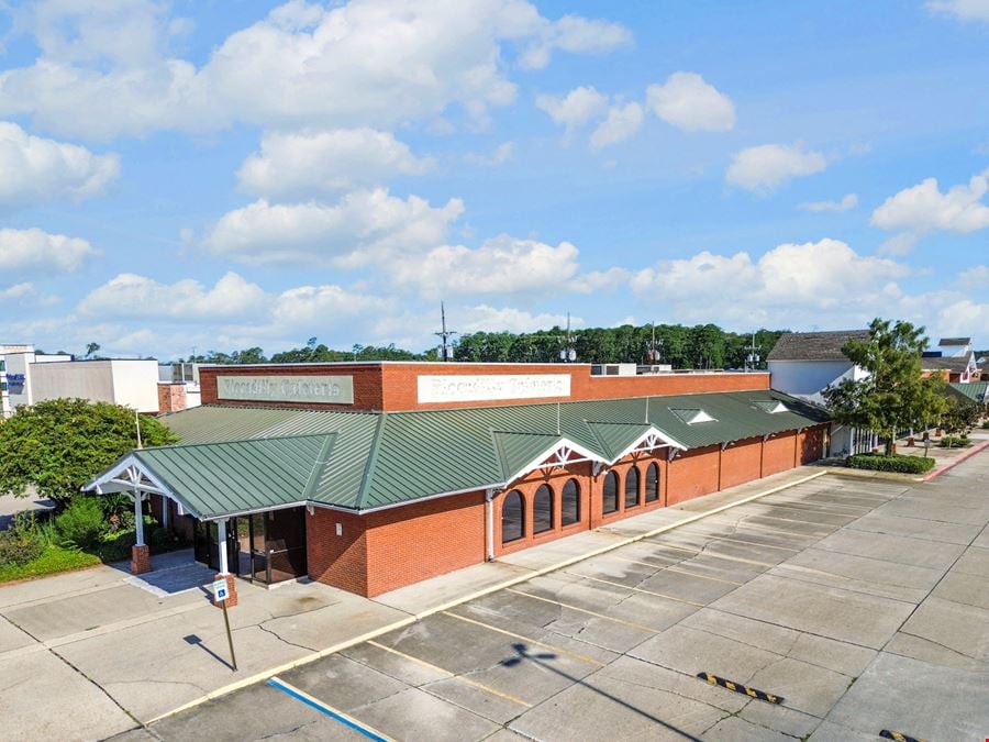 Retail Suites and Outparcel Available at The Crossing Shopping Center