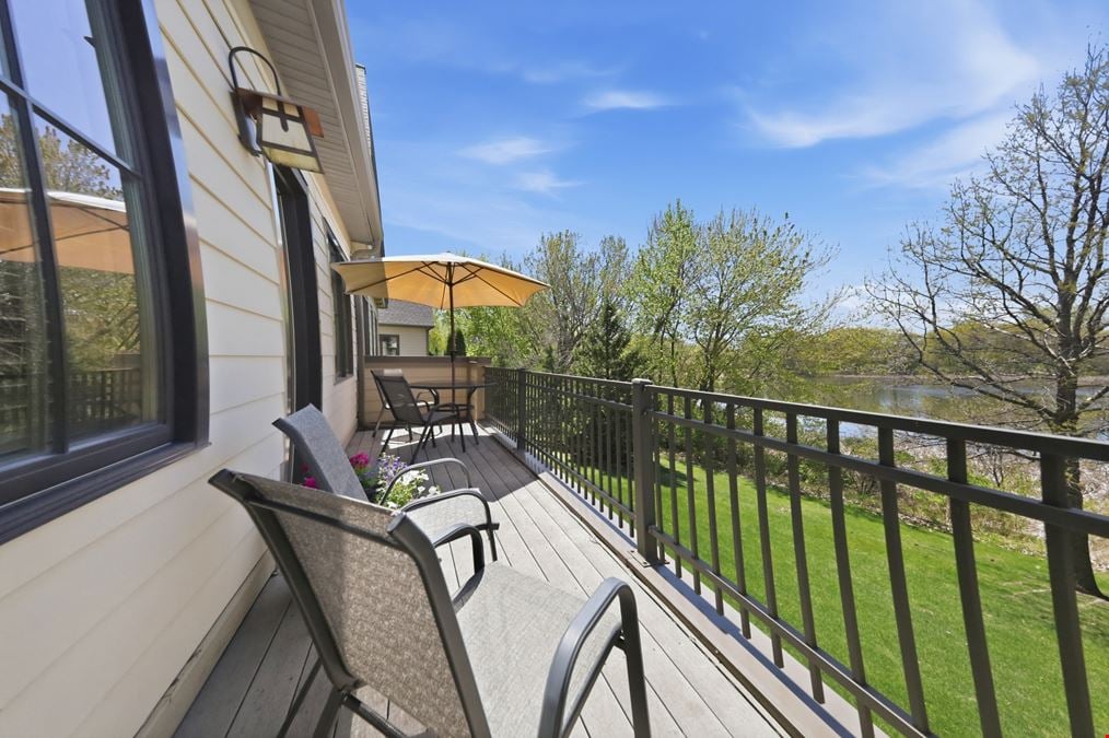 Beautiful Beacon Shore Office Park 2nd Floor Office Condo, located on Armstrong Lake in Oakdale!