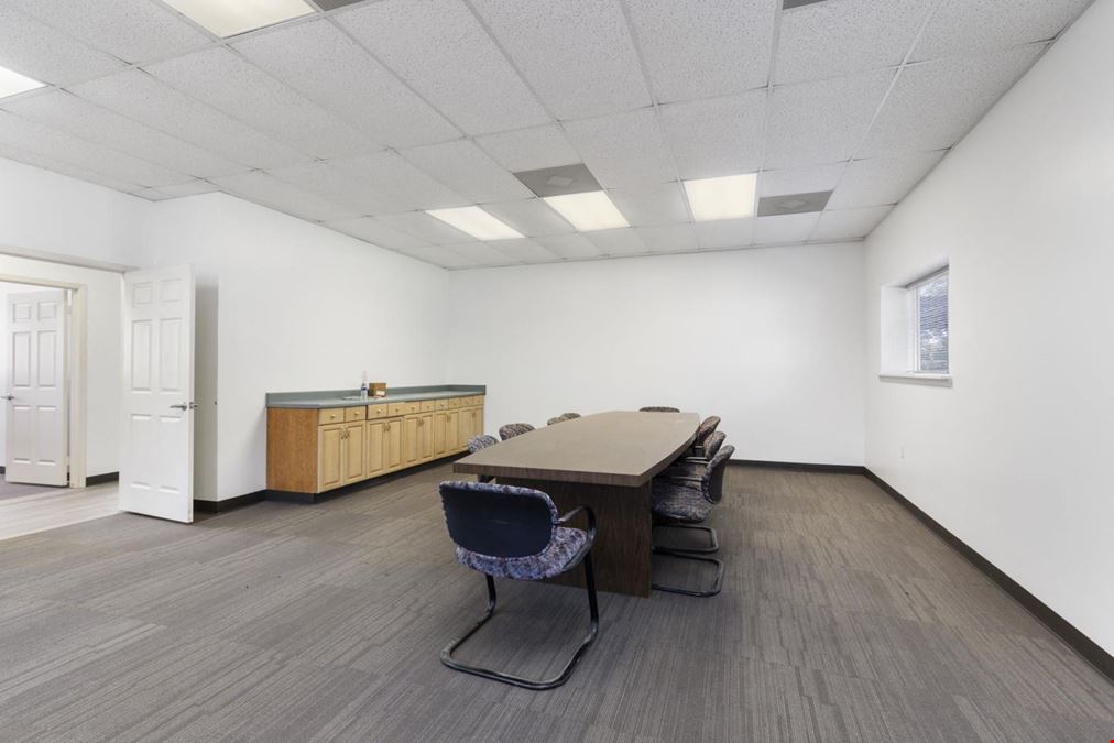 13568 Oil Field Rd, Conroe, TX 77302-3610