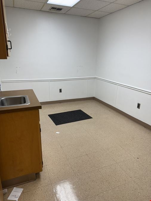 1421 Narrow Ln. Pkwy. - Subdividable Office