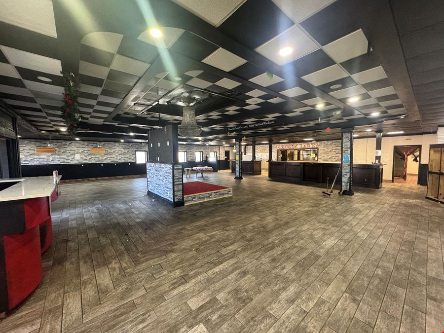 FREESTANDING RESTAURANT AT PAWNEE & SENECA