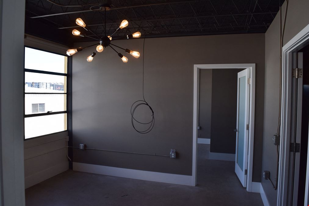 Office available on Santa Fe Drive