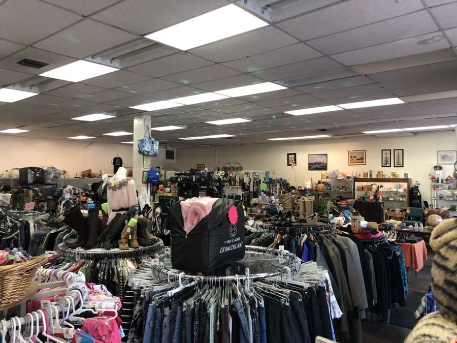 Retail/Office Spaces w/ Parking & TI's Available