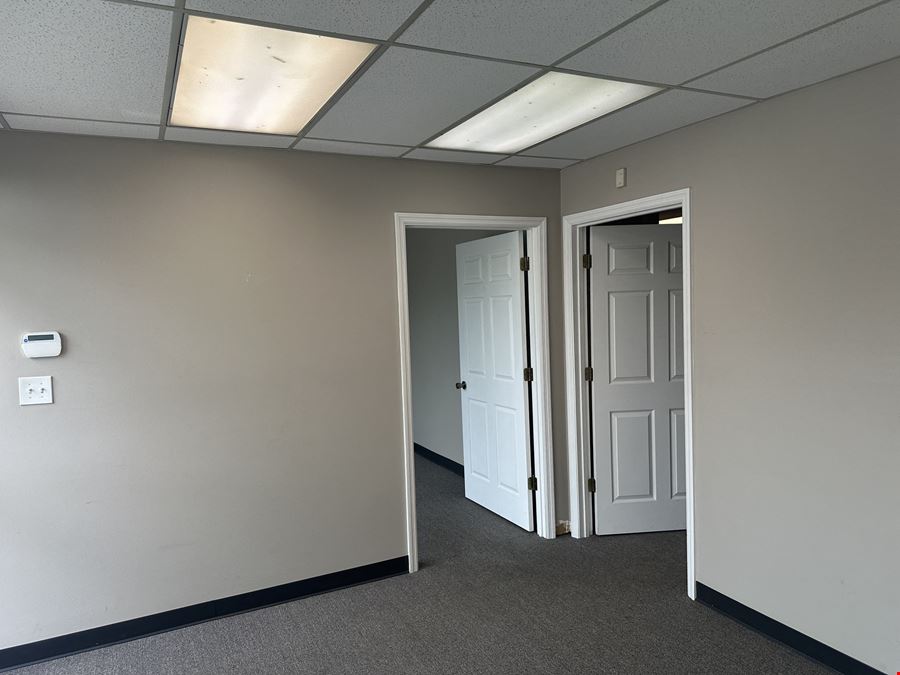 Office/Flex/800 sf Warehouse/700 Office/West Knoxville