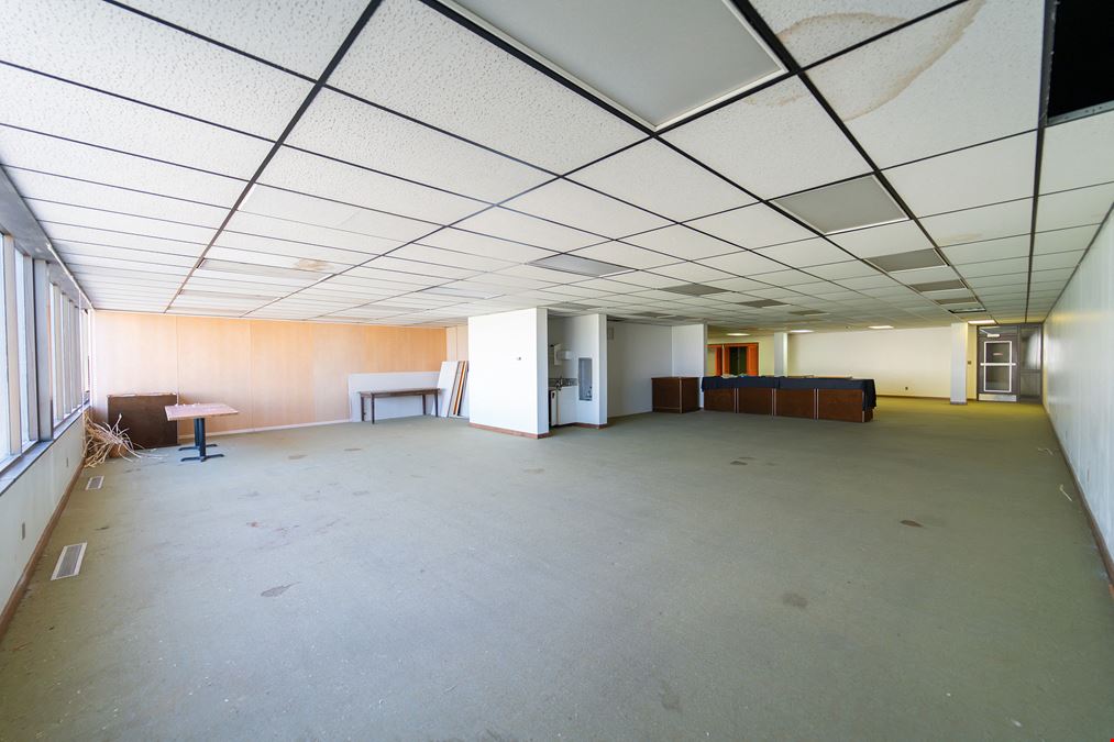 Versatile Flex Space with Office, Warehouse, and Storage