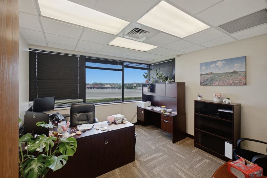 2550 S I-35 Frontage Rd