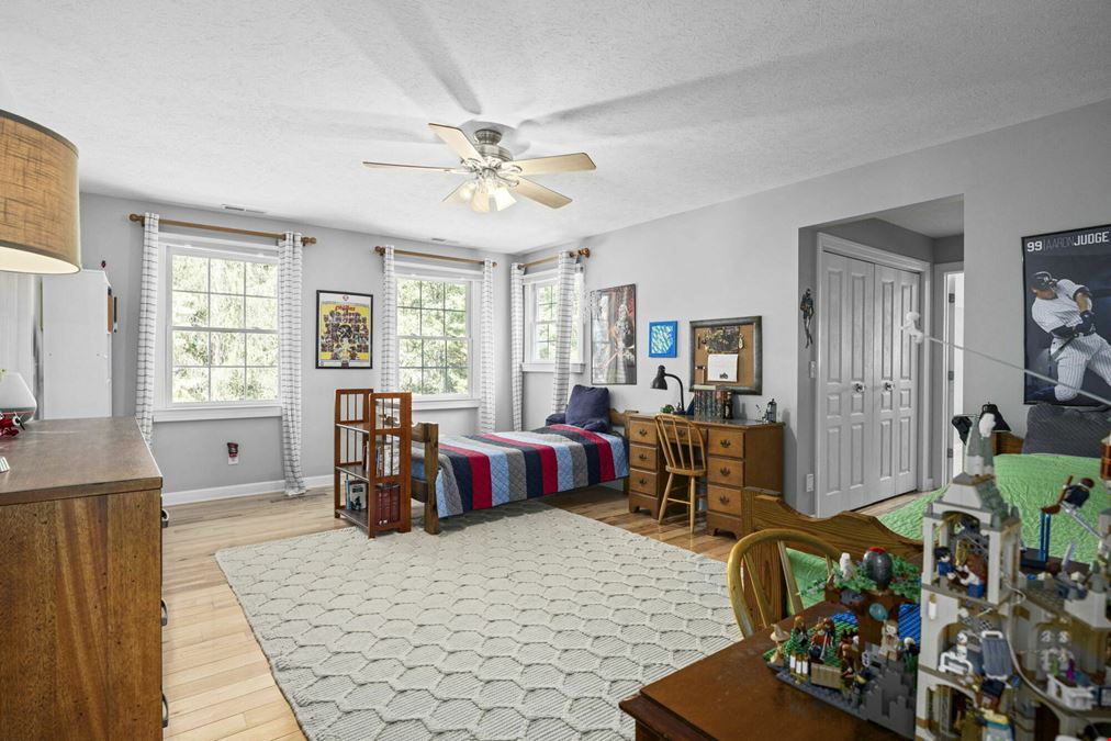 BEAUTIFUL HOME IN WOODLAND ESTATES