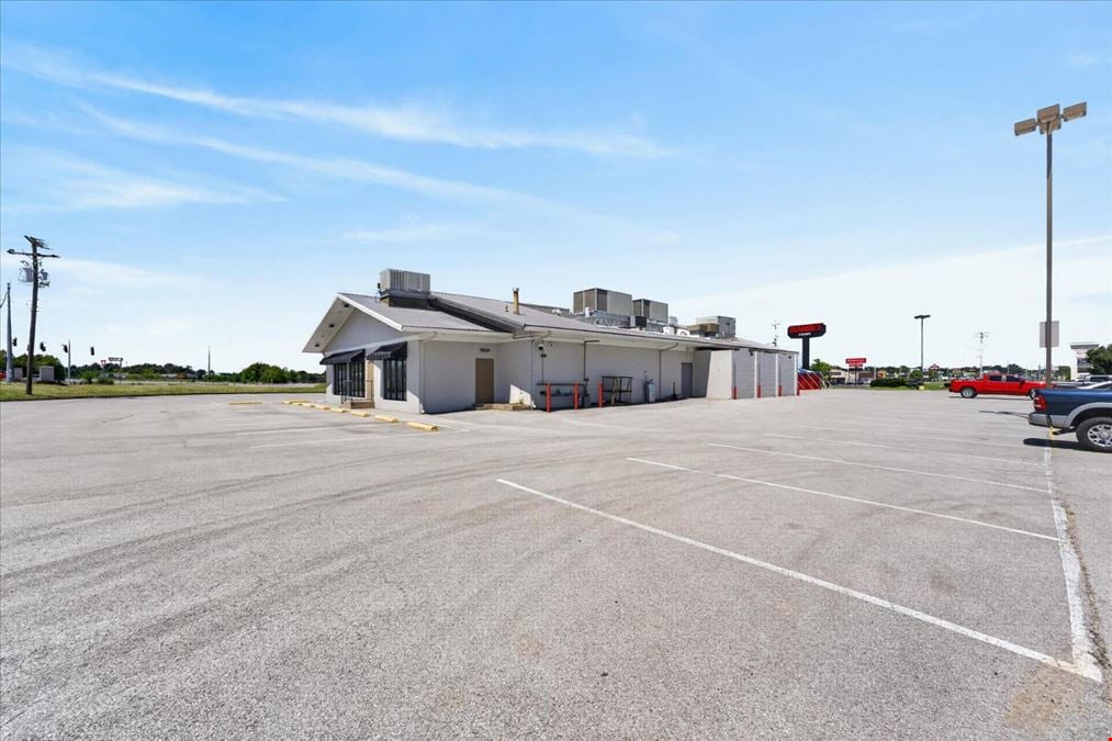 COMING SOON (Live Mon 6/22) - 4000 Fort Campbell Blvd - For Lease